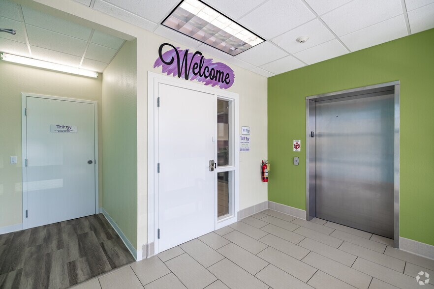 More Photos Of 13774 Plantation Rd, Fort Myers Medical For Lease