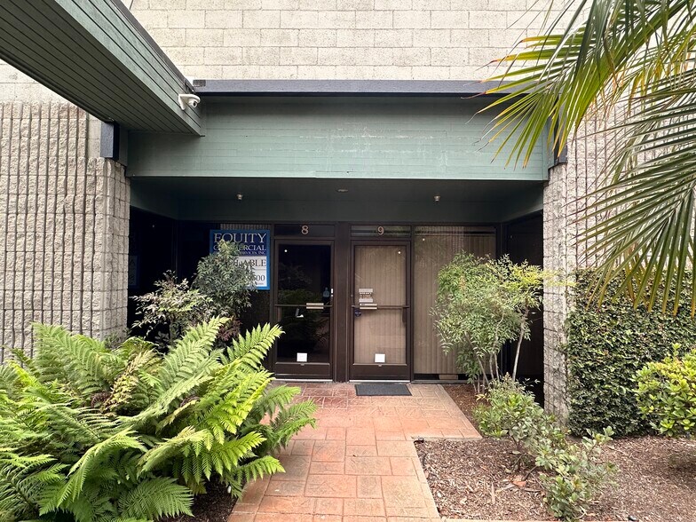 More Photos Of 4848 Colt St, Ventura Manufacturing For Sale