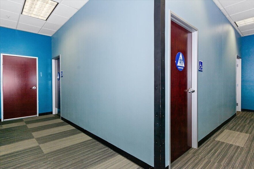 More Photos Of 7970 Cherry Ave, Fontana Showroom For Lease