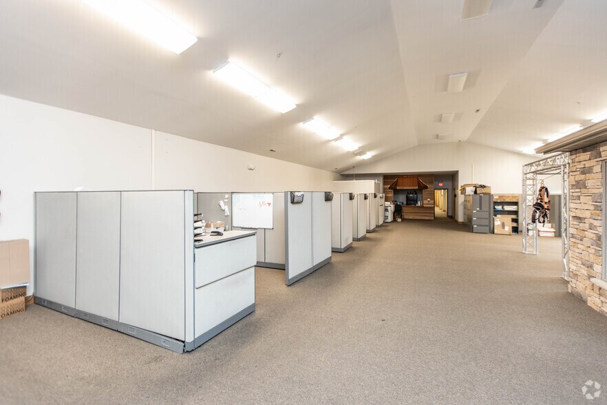 More Photos Of 210 13th St, Malta Manufacturing For Lease