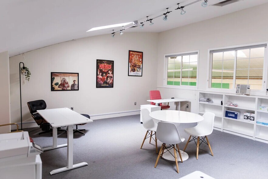 More Photos Of 560 4th St, San Francisco Showroom For Lease