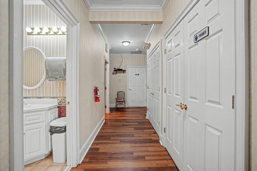 More Photos Of 125 Park of Commerce Dr, Savannah Office For Sale