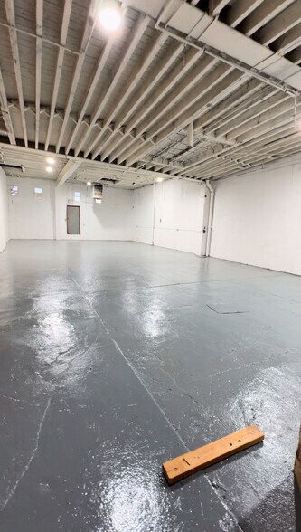 Primary Photo Of 1066-1068 39th St, Brooklyn Service For Lease