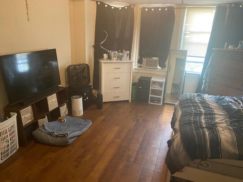 More Photos Of 230 N Burlington St, Gloucester City Apartments For Sale