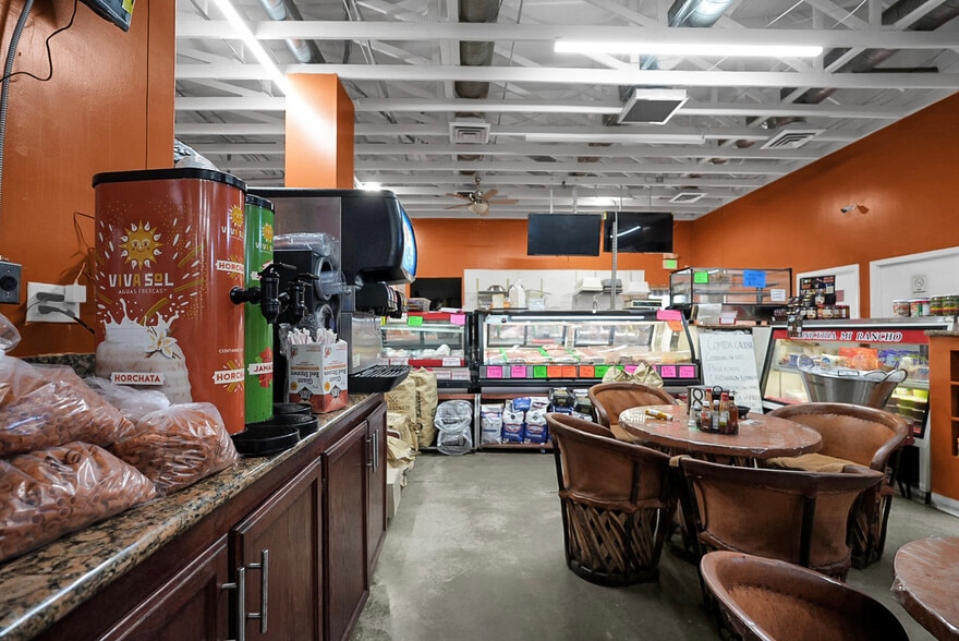 More Photos Of 6982 N Winton Way, Winton Restaurant For Sale