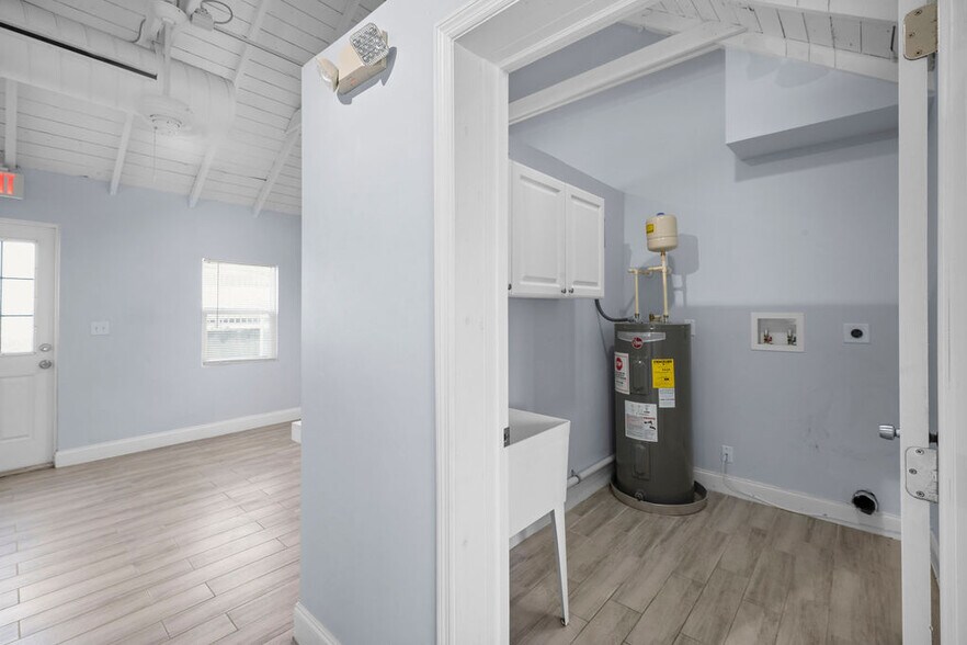 More Photos Of 900 SW Martin Downs Blvd, Palm City Freestanding For Lease