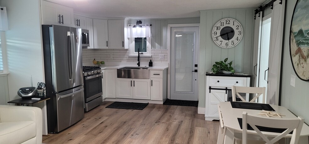 More Photos Of 3351 Bahia Vista St, Sarasota Storefront For Sale