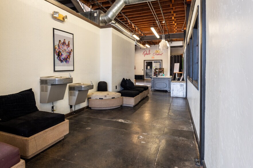 More Photos Of 200 N Armstrong St, Bixby Storefront For Lease