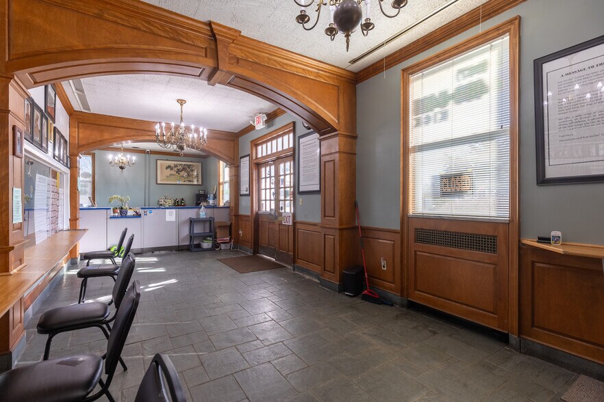 More Photos Of 20 Iron Gate Park Dr, Centerville Storefront Retail Office For Lease