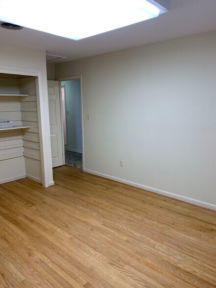 More Photos Of 5626 Southwestern Blvd, Arbutus Office For Sale