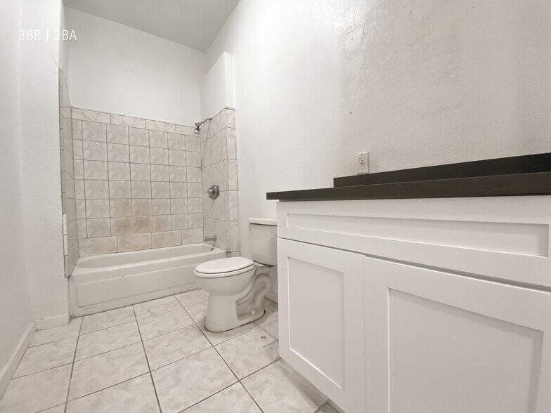 More Photos Of 1419 W 36th St, Los Angeles Apartments For Sale