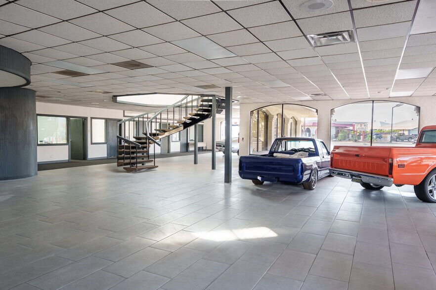 More Photos Of 83373-83407 State Highway 111, Indio Auto Dealership For Lease