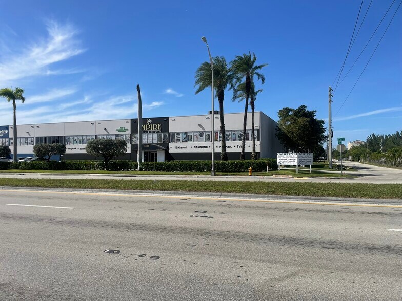 More Photos Of 3520-3560 NW 72nd Ave, Miami Warehouse For Lease
