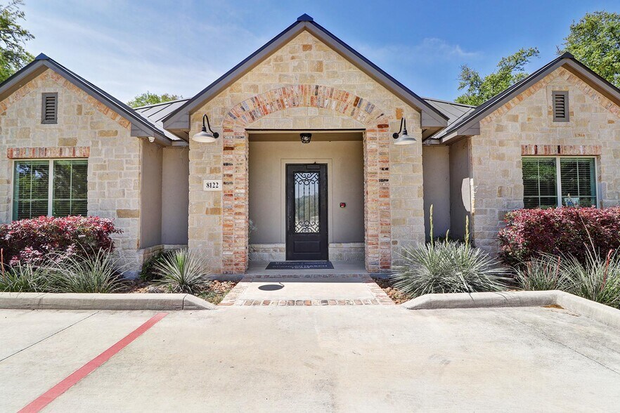 More Photos Of 8122 Whisper Oak, San Antonio Office For Sale
