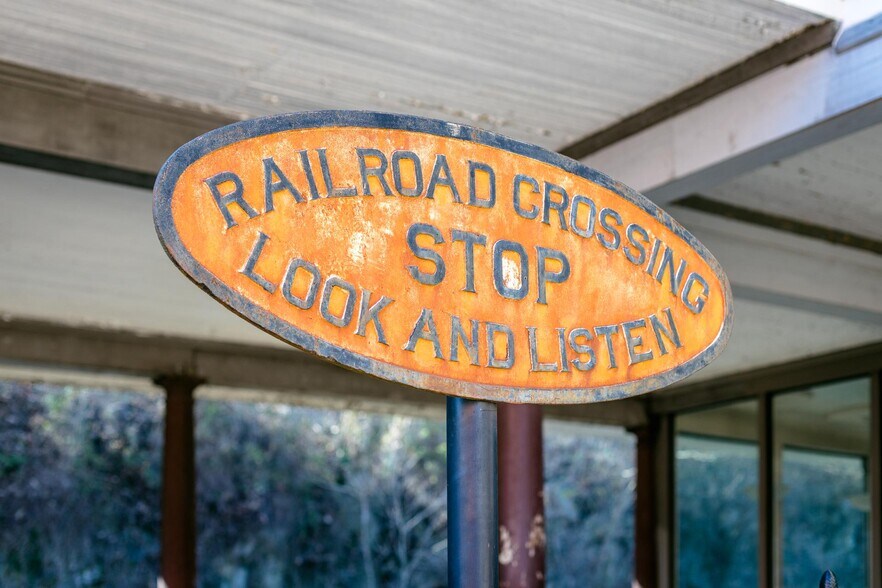 More Photos Of 12 Middlebrook Ave, Staunton Restaurant For Lease