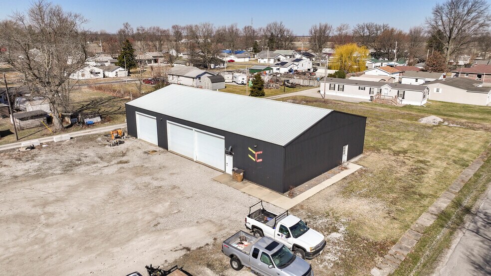 More Photos Of 200 Mounts st, Carlinville Industrial For Sale