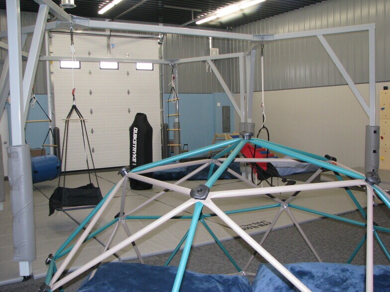 More Photos Of 3862 Norrie Dr, New Franken Showroom For Lease