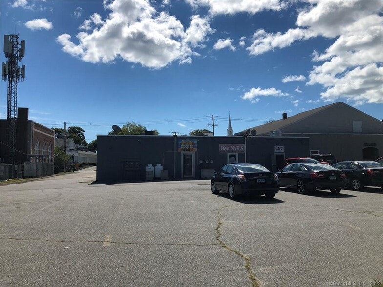 More Photos Of 15-19 E Main St, Clinton Storefront For Sale