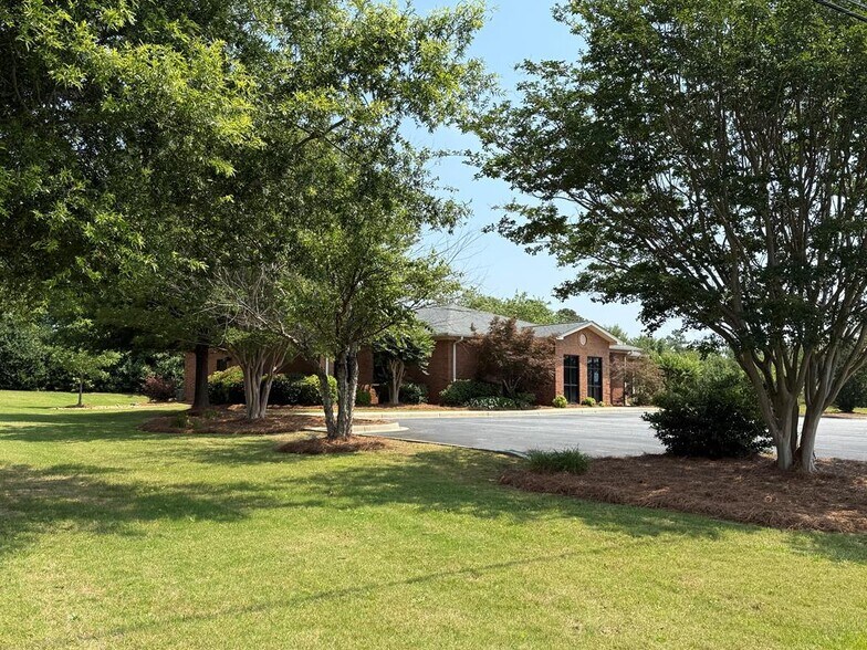 More Photos Of 202 Overland Dr, Greenwood Medical For Sale