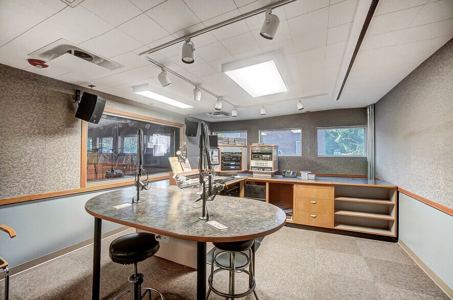 More Photos Of 150 E South College St, Yellow Springs Research And Development For Sale