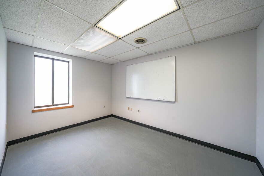 More Photos Of 8023 Malcolm Rd, Clinton Medical For Lease