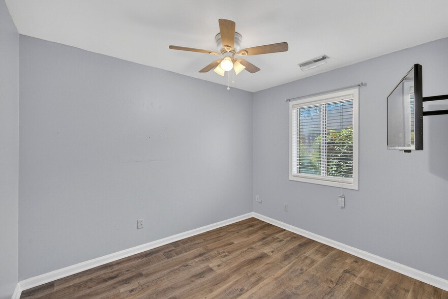 More Photos Of 104-H N Kerr Ave, Wilmington Office For Sale