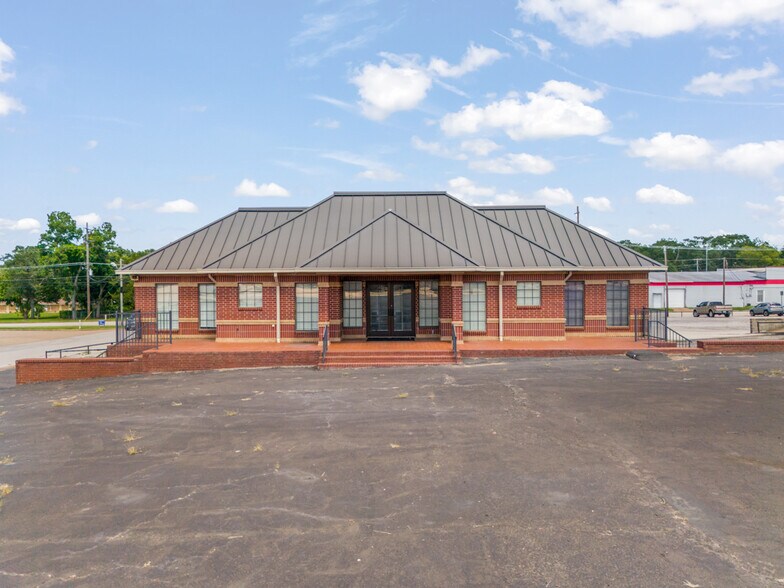 More Photos Of 112 US Highway 271 N, Gilmer Office For Lease