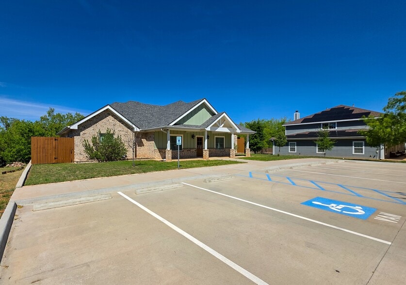 Primary Photo Of 2426 Lincoln Dr, Abilene Medical For Sale