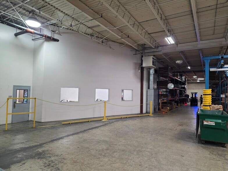 More Photos Of 300 Airport Rd, Ames Warehouse For Lease