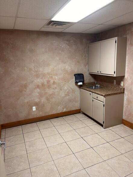 More Photos Of 1531 W Villa Maria Rd, Bryan Office For Lease