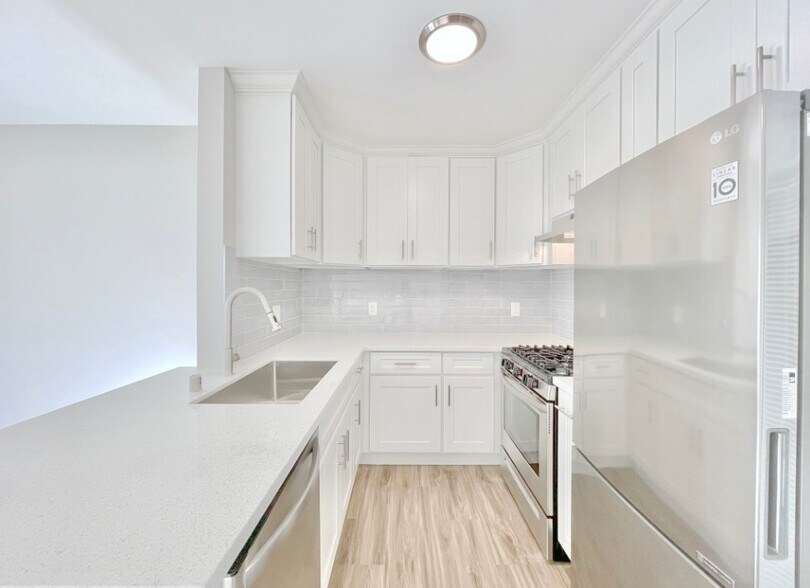 More Photos Of 1323 11th St, Santa Monica Apartments For Sale