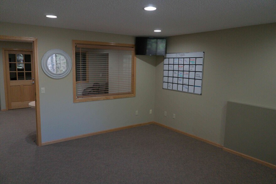 More Photos Of 8925-8929 Aztec Dr, Eden Prairie Office For Lease