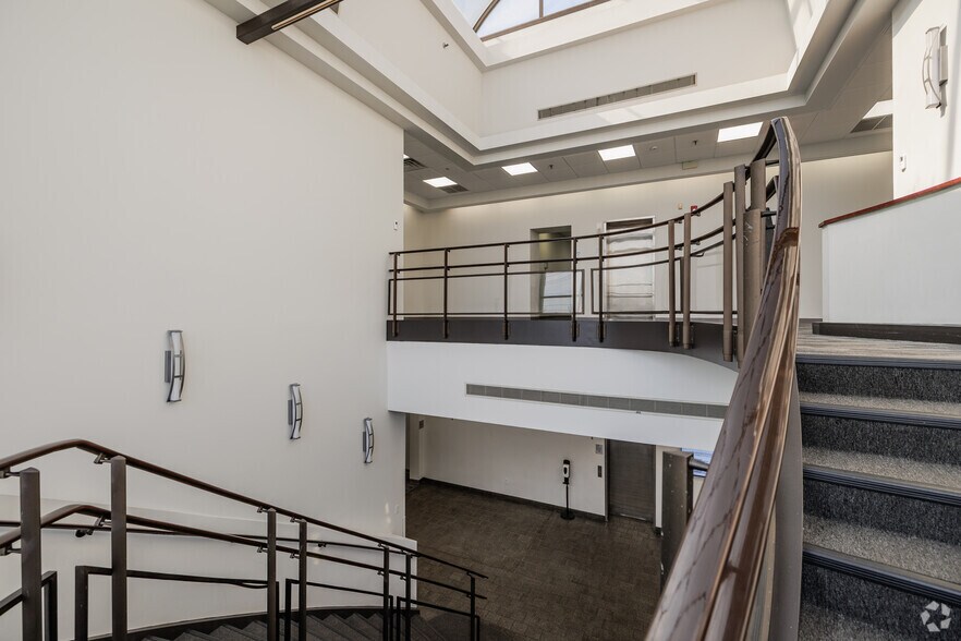 More Photos Of 620 Division St, Elizabeth Warehouse For Lease