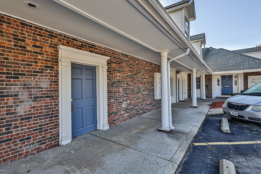 More Photos Of 13013 Fuller Ave, Grandview Office For Sale