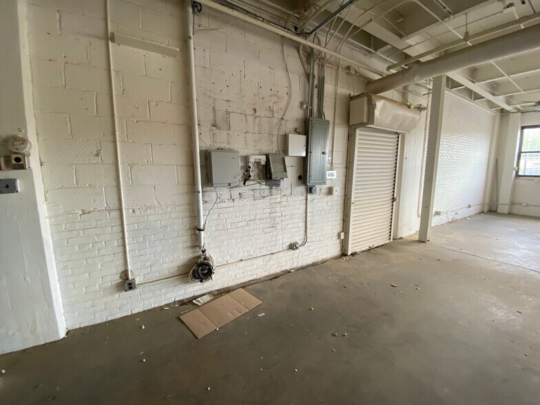 More Photos Of 18 Bay St, Brooklyn Flex For Lease