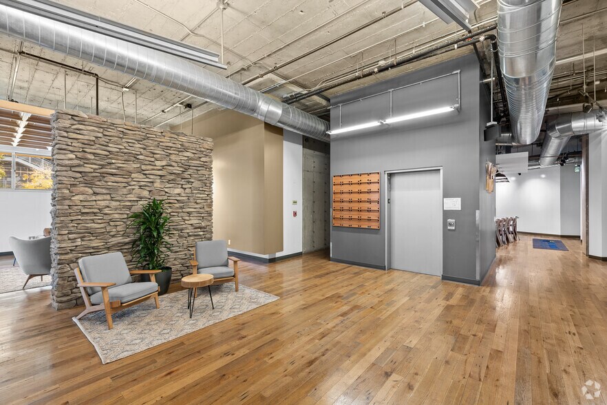More Photos Of 300 N 3rd St, Burbank Office For Sale
