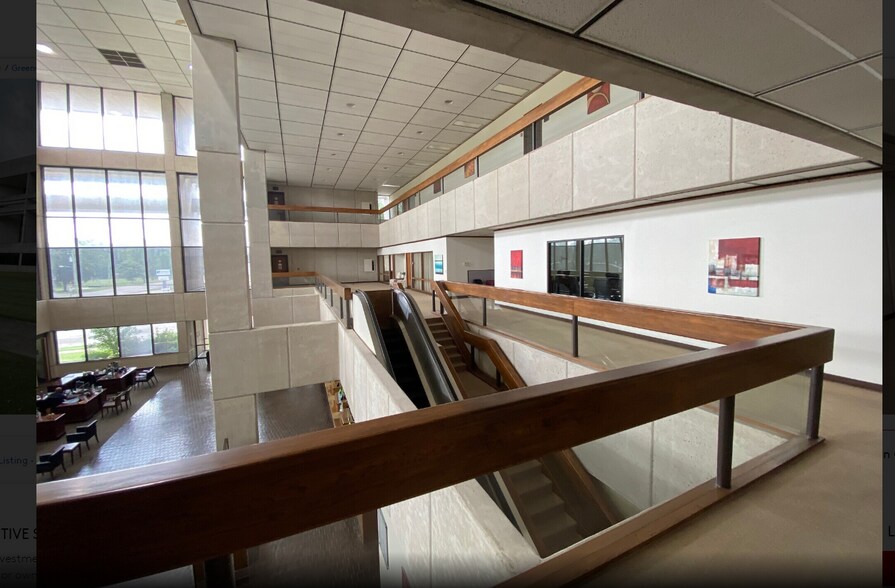 More Photos Of 544 S Main St, Greenville Office For Sale