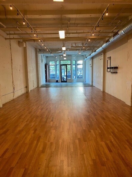 More Photos Of 1123 E Main St, Bridgeport Apartments For Lease