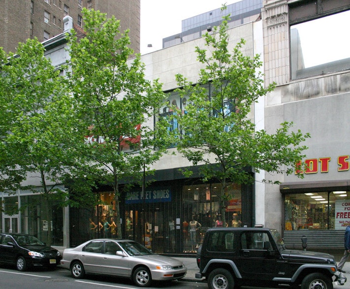 More Photos Of 1217 Chestnut St, Philadelphia Storefront For Lease