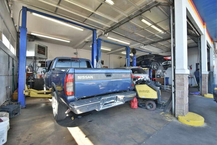 More Photos Of 5327 Clinton Hwy, Knoxville Auto Repair For Sale