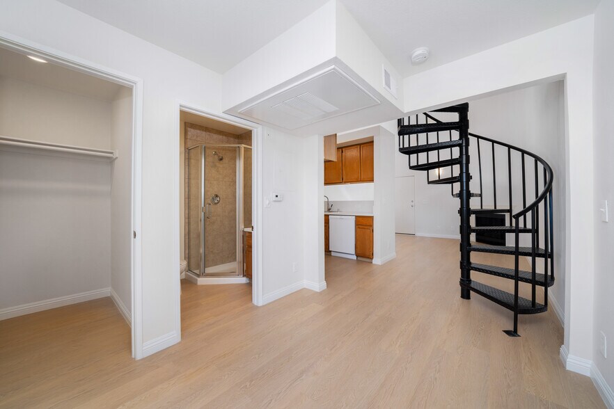 More Photos Of 4651 Cahuenga Blvd, North Hollywood Apartments For Sale