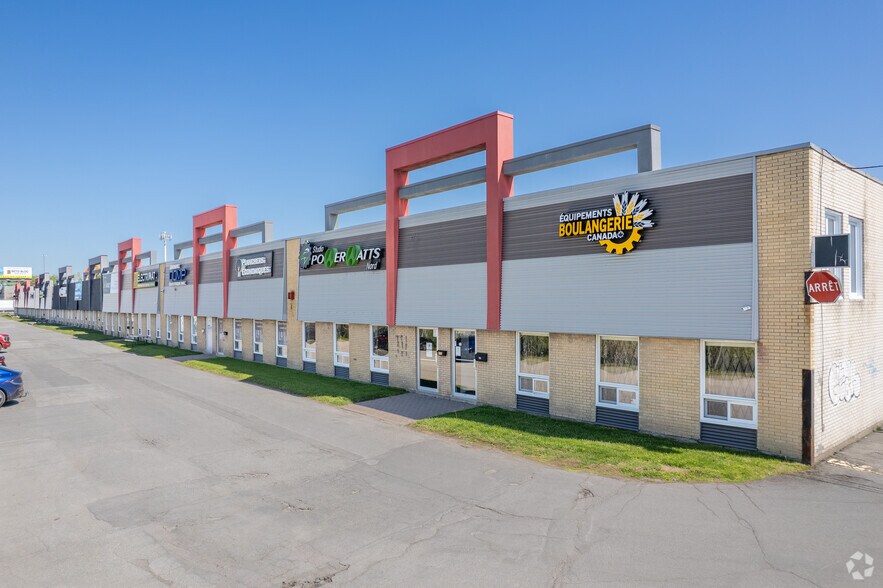 More Photos Of 650-840 Boul Du Curé-Boivin, Boisbriand Distribution For Lease