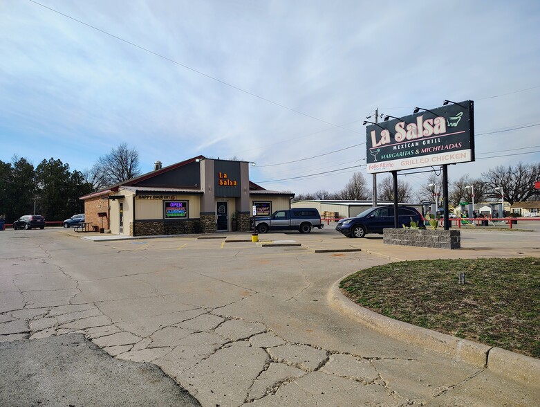 More Photos Of 213 W Willow Rd, Enid Restaurant For Sale