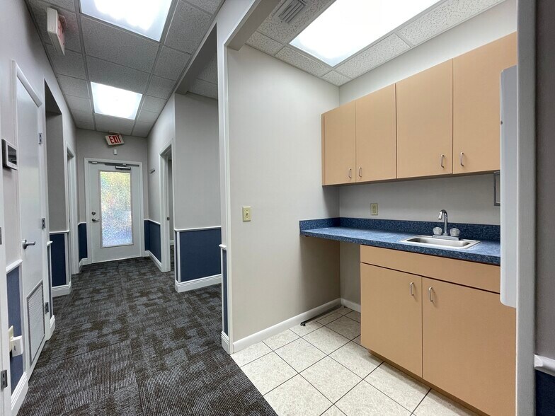 More Photos Of 4703 NW 53rd Ave, Gainesville Office For Sale