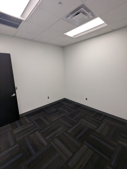 More Photos Of 2301 S Stearman Dr, Chandler Office For Lease