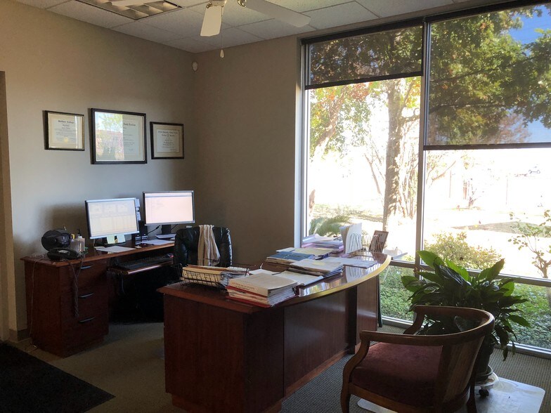 More Photos Of 7127 Somerset Rd, San Antonio Medical For Lease