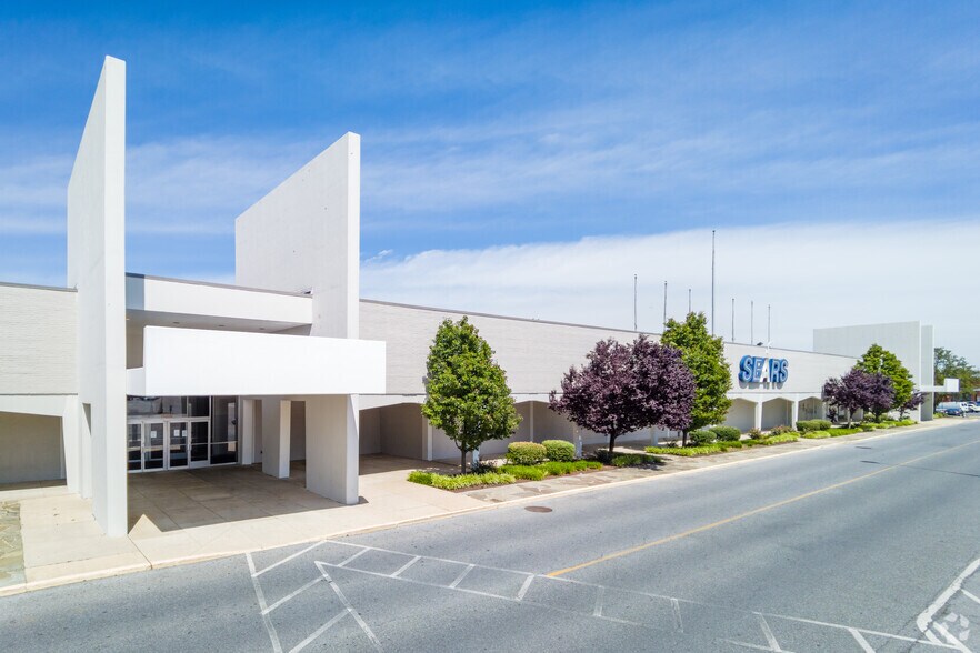 Primary Photo Of 11255 New Hampshire Ave, Silver Spring Department Store For Lease