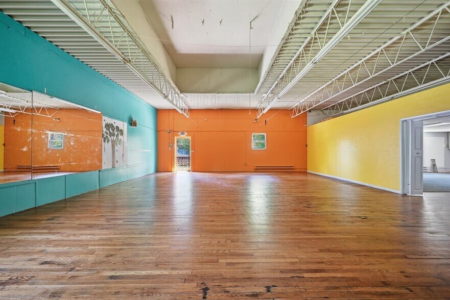 More Photos Of 90 N Franklin St, Pen Argyl Office Residential For Sale