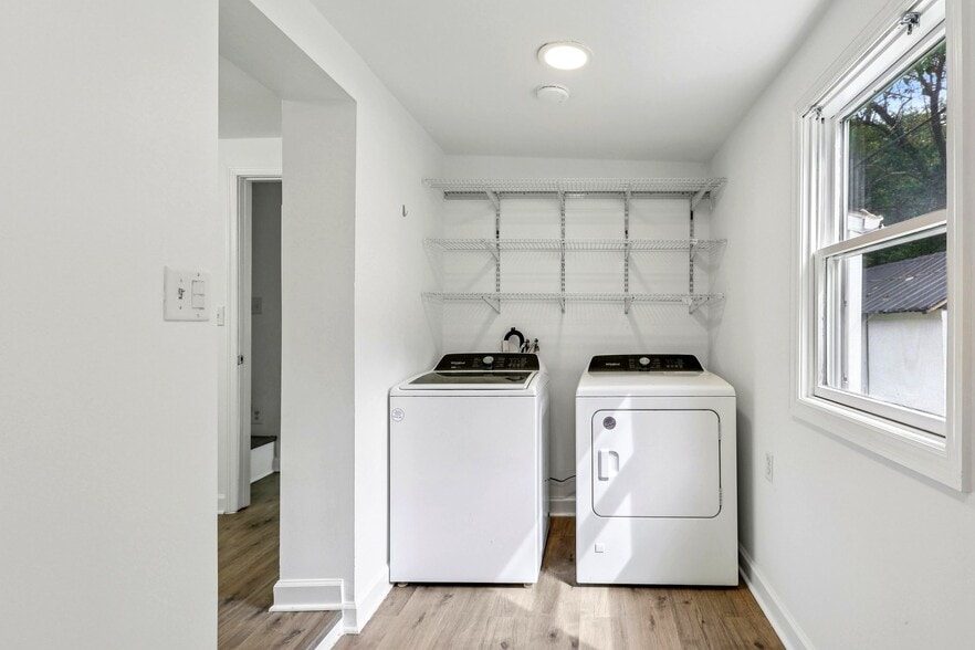 More Photos Of 9955 Belair Rd, Kingsville Flex For Sale