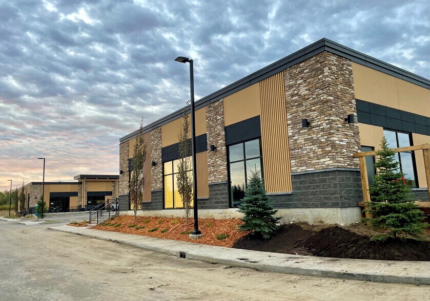 More Photos Of 3 Ballpark Way, Spruce Grove Storefront Retail Office For Lease